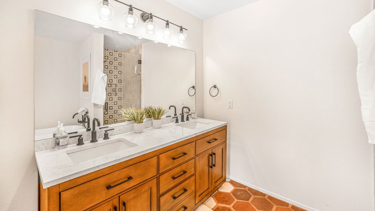 Photo of Bathroom in Araby Commons