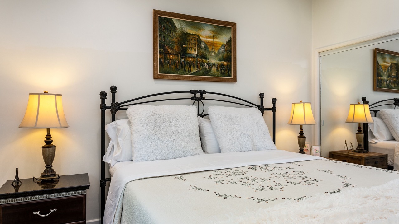 Photo of Bedroom in Woodland Hills