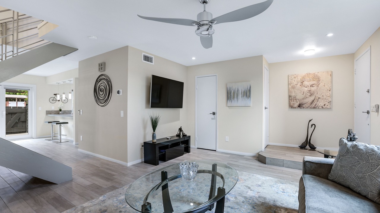 Photo of Livingroom in Racquet Club Estates