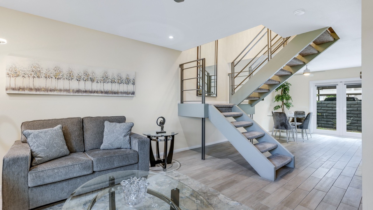 Photo of Livingroom in Racquet Club Estates