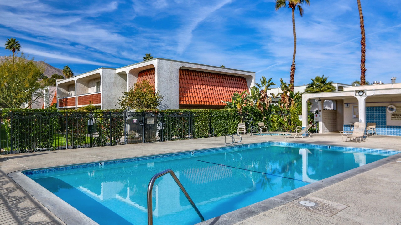 Photo of Outdoor in Racquet Club Estates