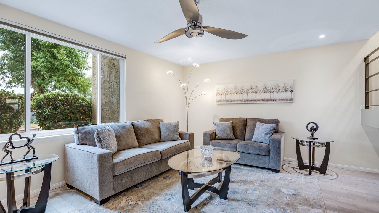 Photo of Livingroom in Racquet Club Estates