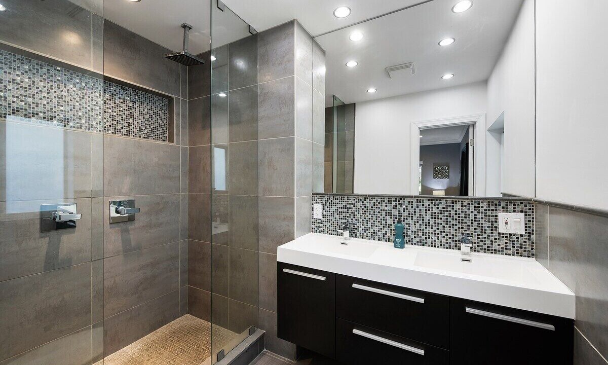 Photo of Bathroom in Central Fort Lauderdale