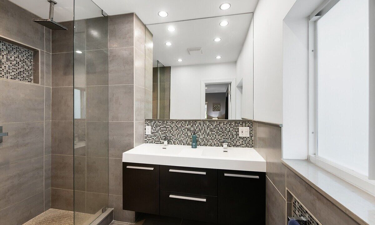 Photo of Bathroom in Central Fort Lauderdale