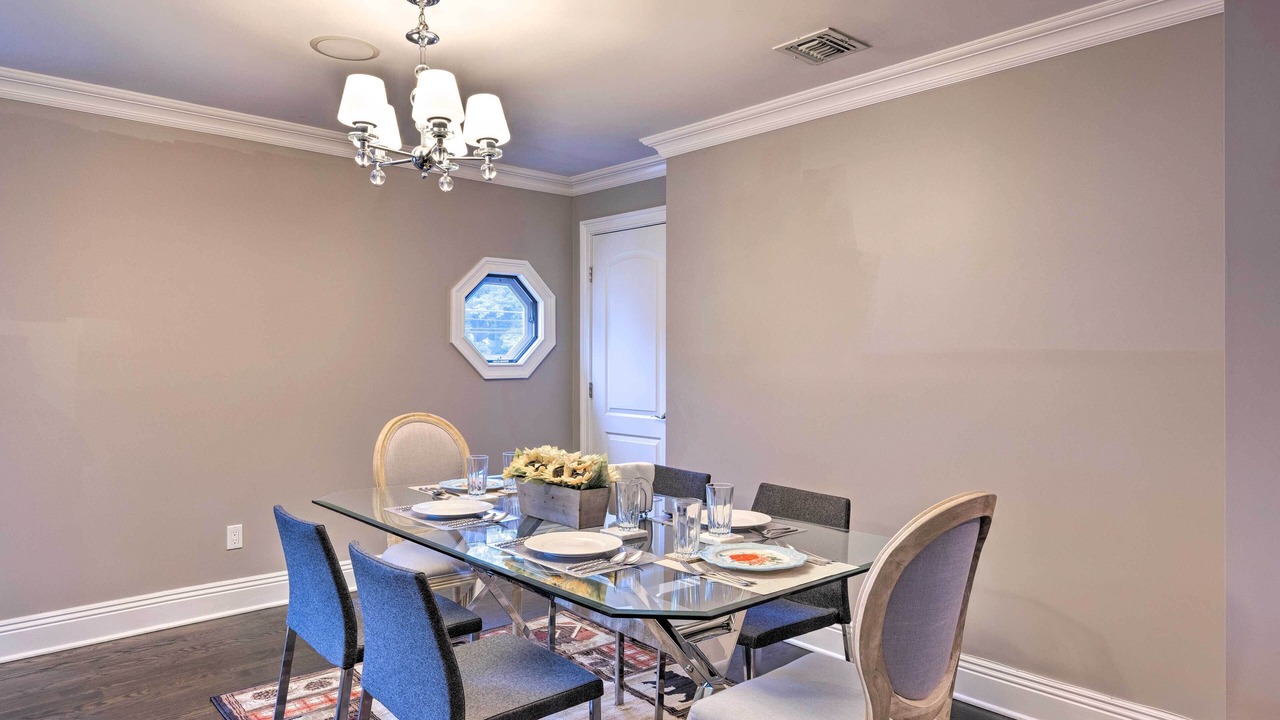 Photo of Livingroom in Glen Cove
