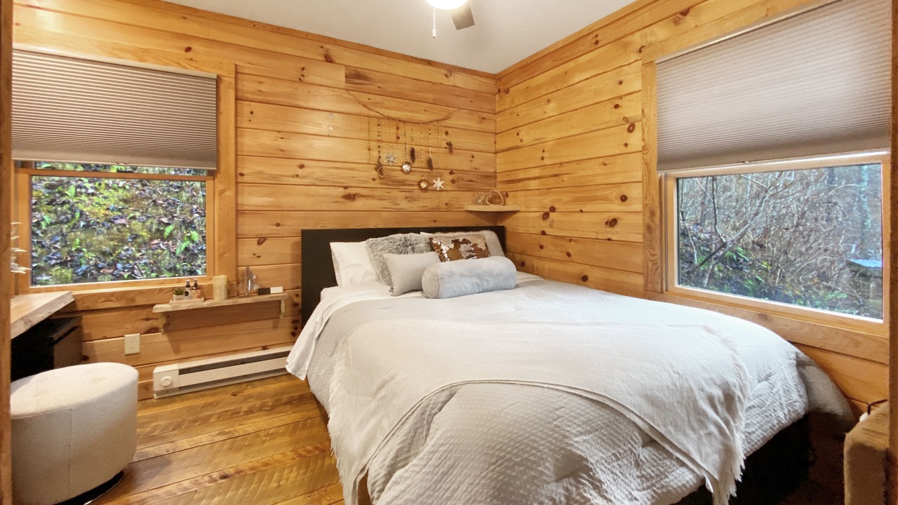 Photo of Bedroom in Sylva