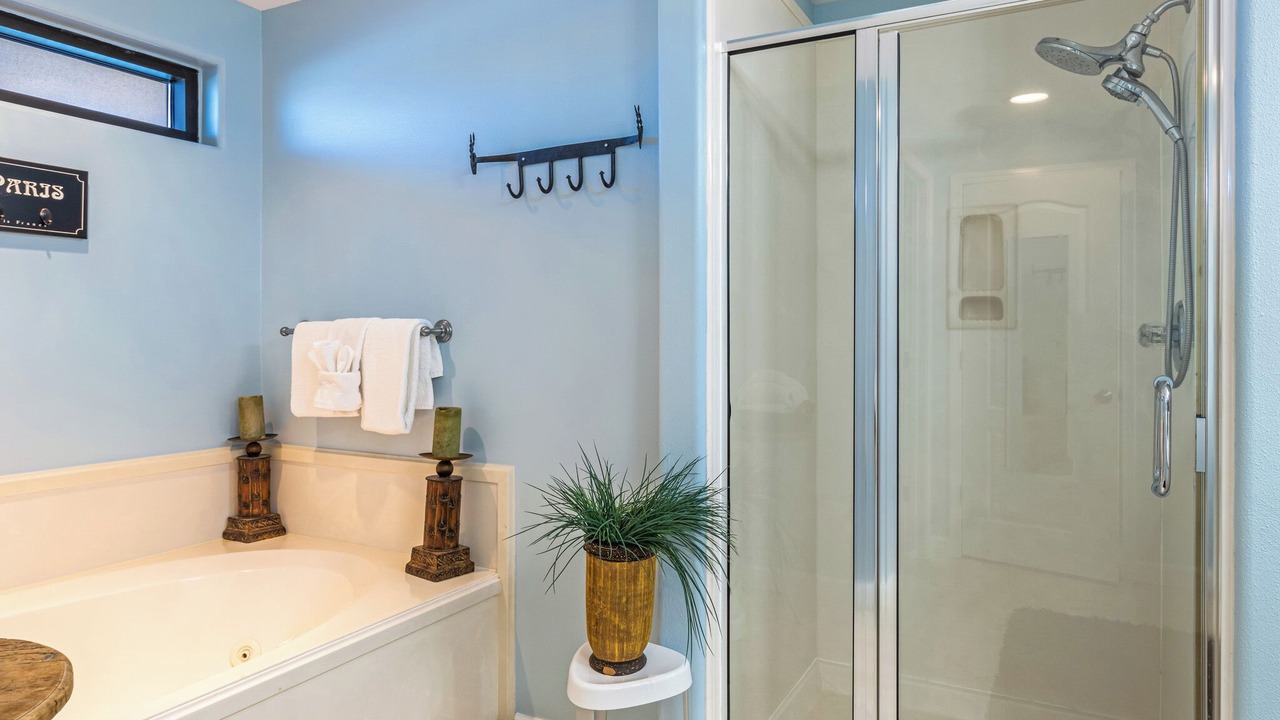 Photo of Bathroom in Orange Beach East