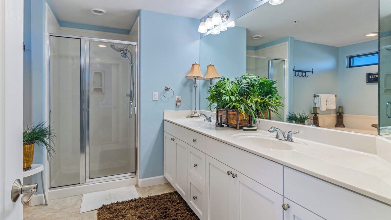 Photo of Bathroom in Orange Beach East