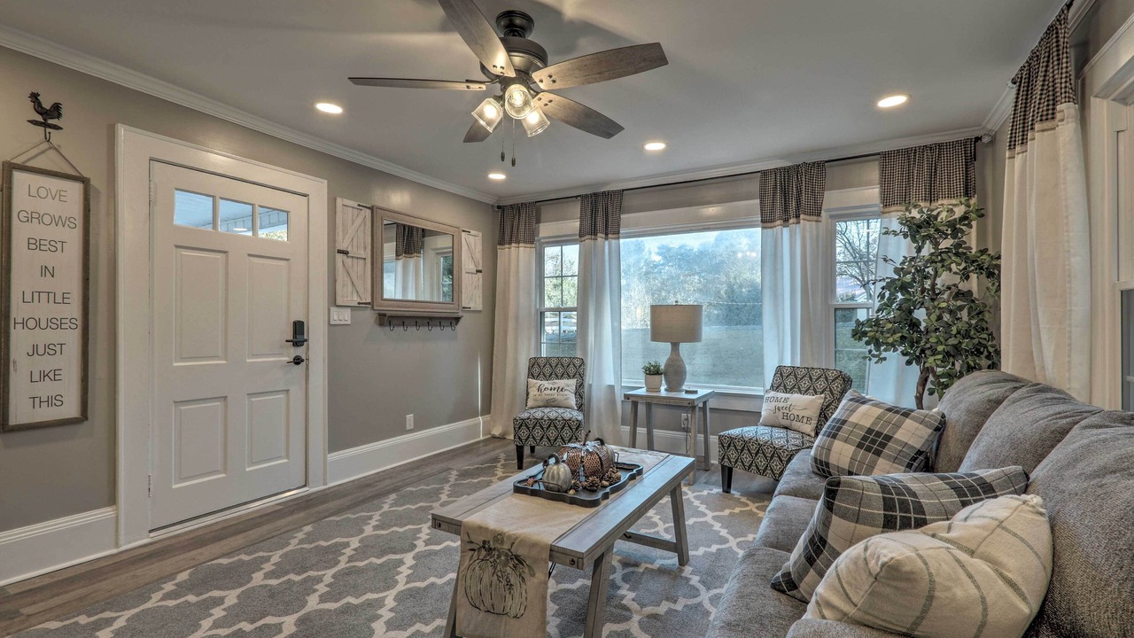 Photo of Livingroom in Cedar Falls