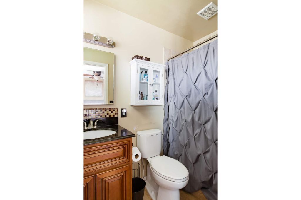 Photo of Bathroom in Lincoln Acres