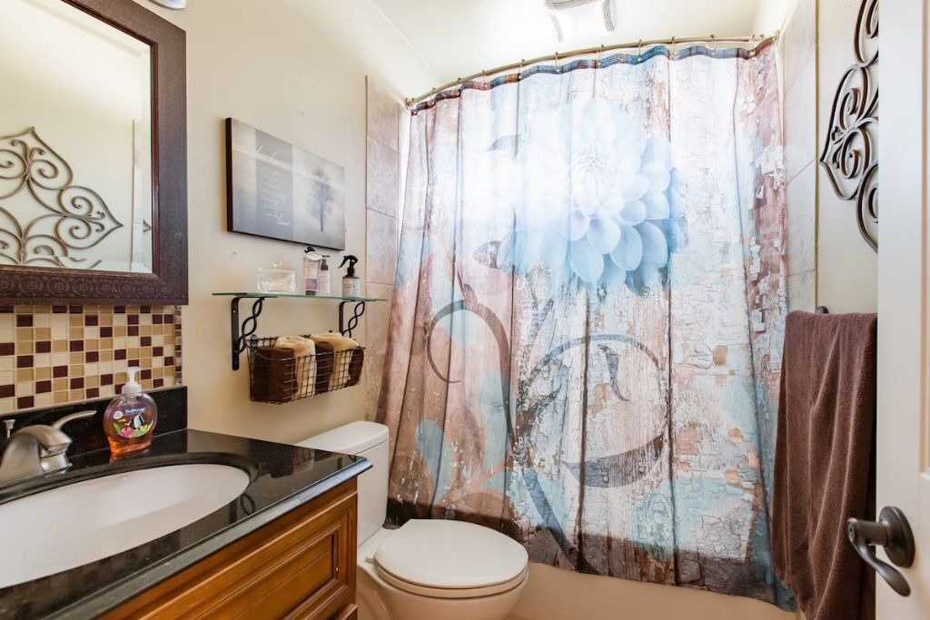 Photo of Bathroom in Lincoln Acres