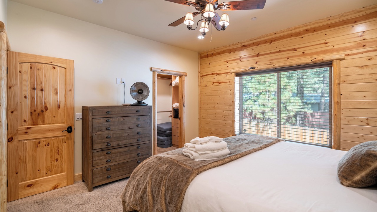 Photo of Bedroom in Summit Estates