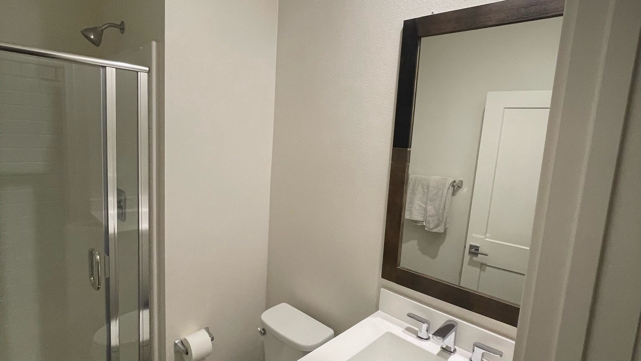 Photo of Bathroom in Platinum Triangle