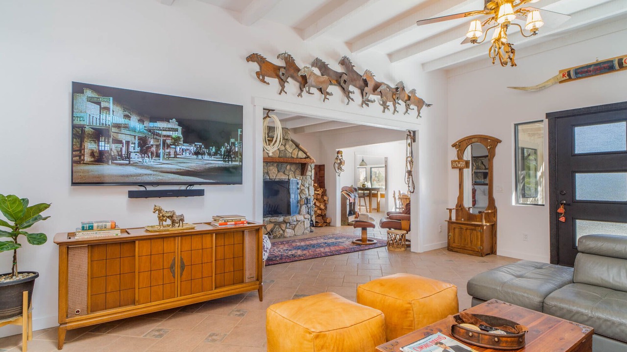 Photo of Livingroom in Morongo Valley