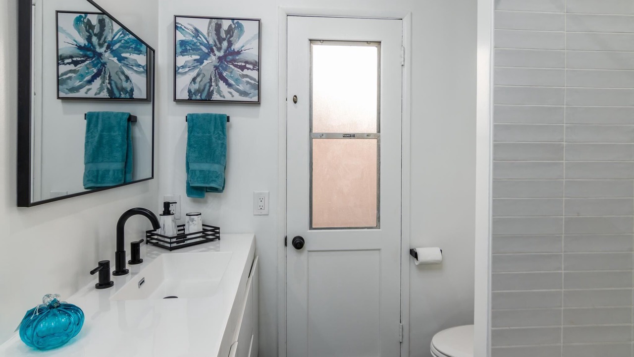 Photo of Bathroom in Valley Glen