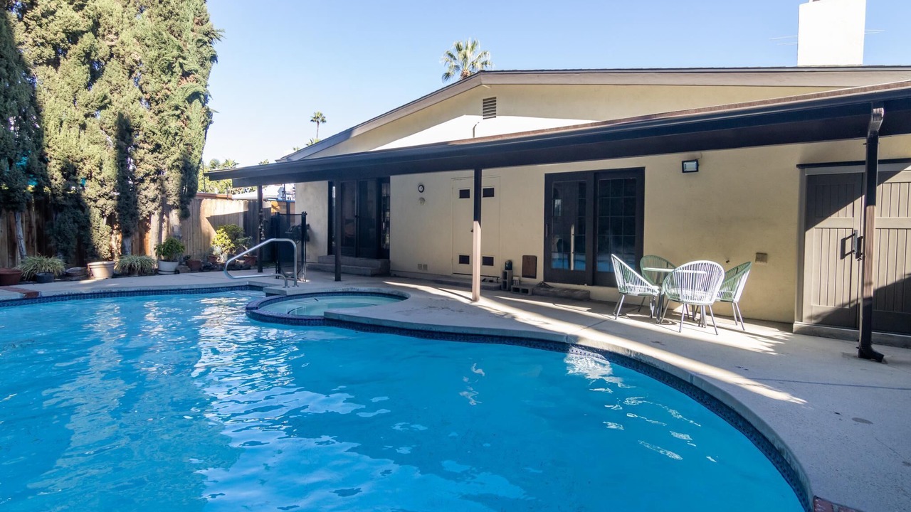 Photo of Outdoor in Valley Glen