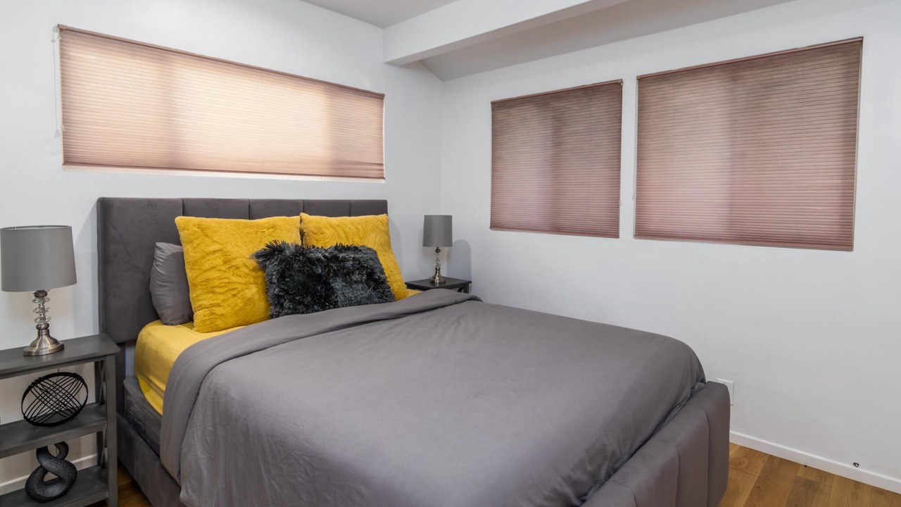 Photo of Bedroom in Valley Glen