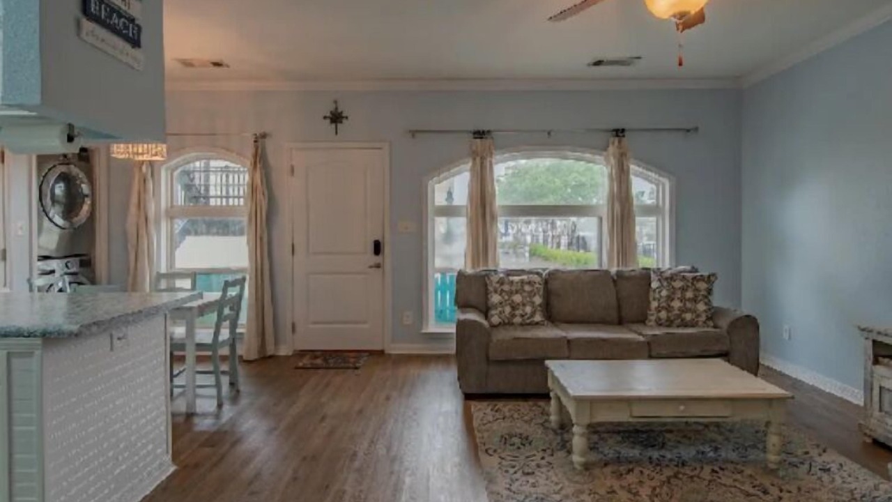 Photo of Livingroom in Long Beach