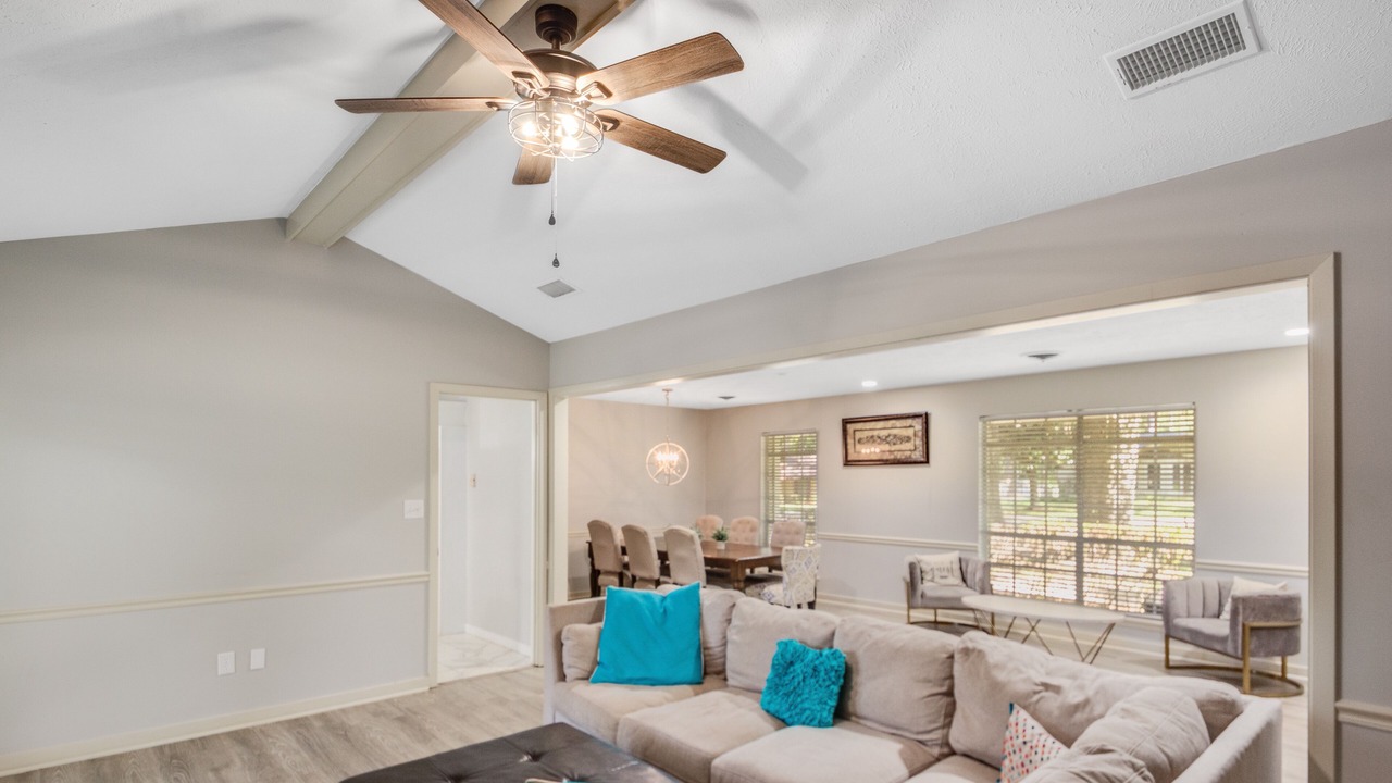 Photo of Livingroom in Tougaloo
