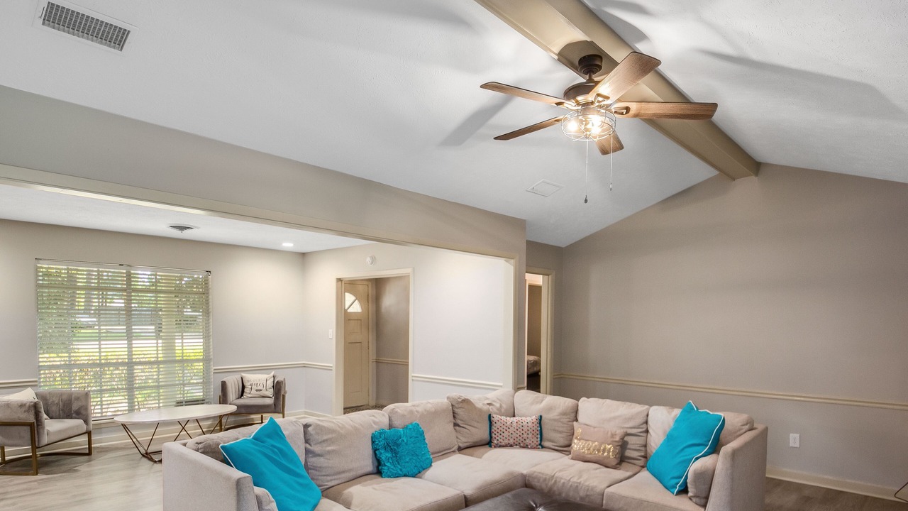 Photo of Livingroom in Tougaloo