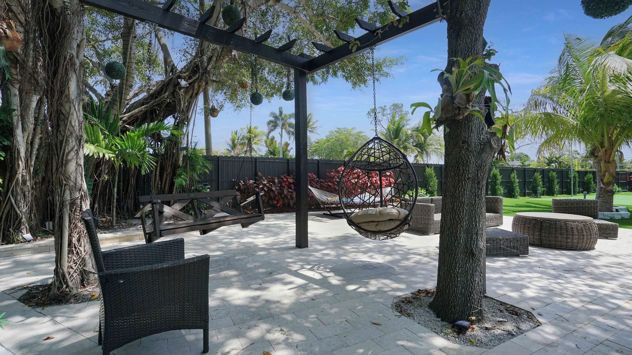 Photo of Patio Balcony in Lazy Lake