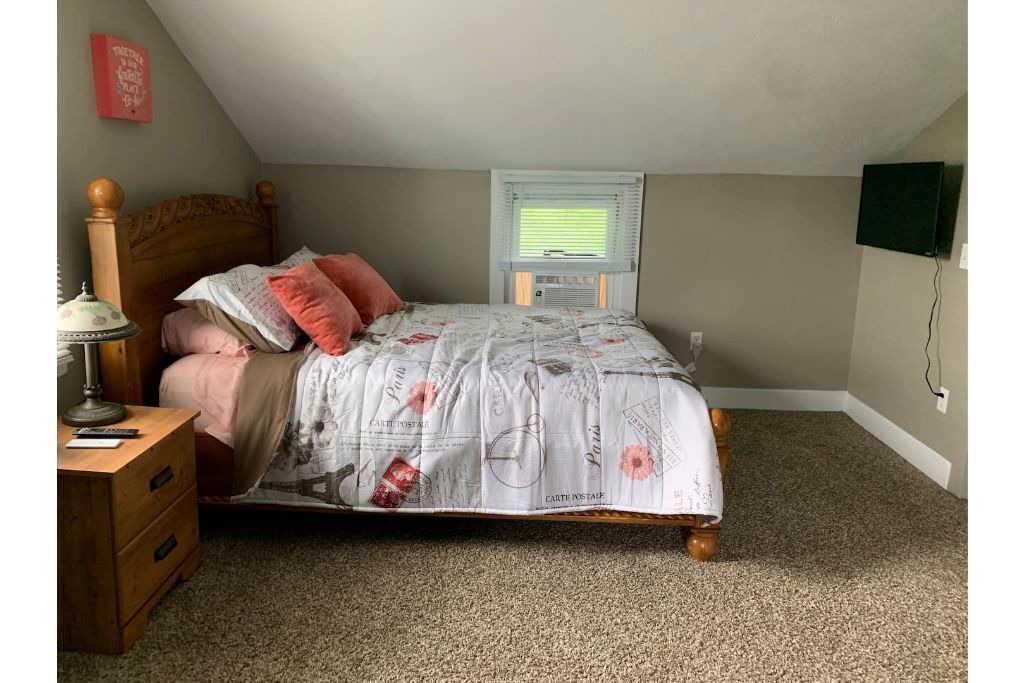 Photo of Bedroom in East Palmyra