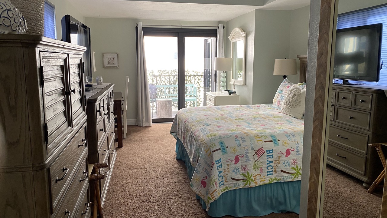 Photo of Bedroom in Golden Beach