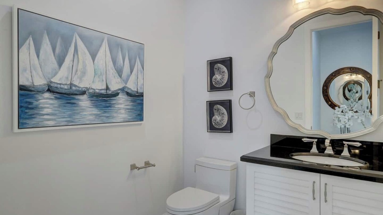 Photo of Bathroom in 17th Street Causeway