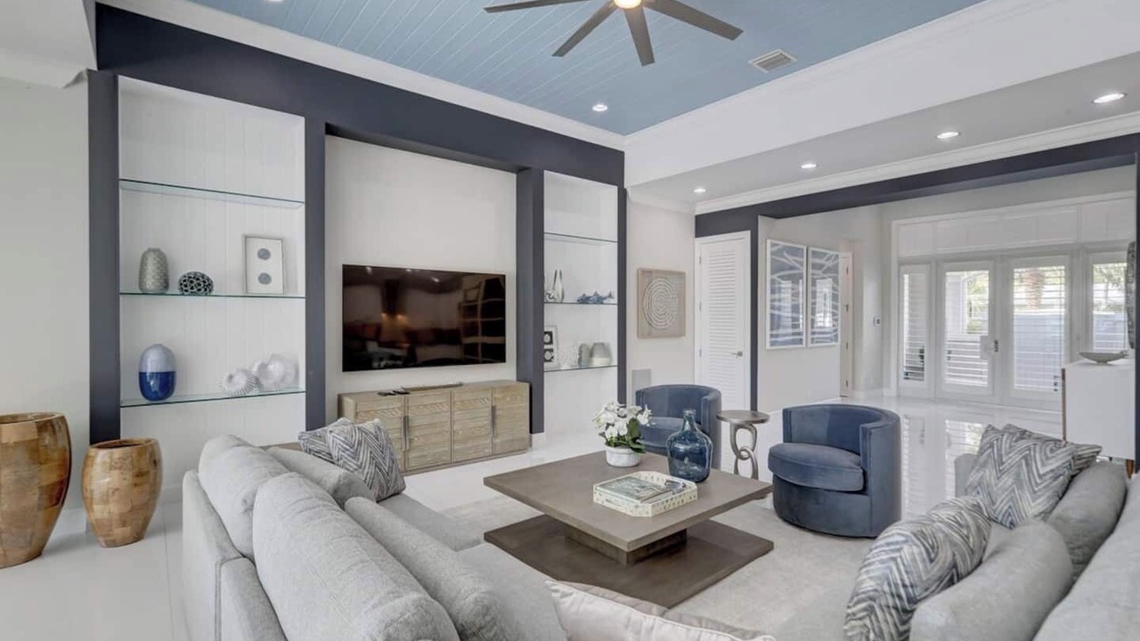Photo of Livingroom in 17th Street Causeway