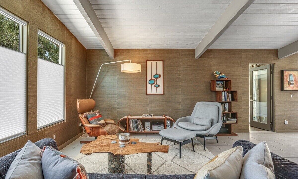 Photo of Livingroom in Racquet Club Estates