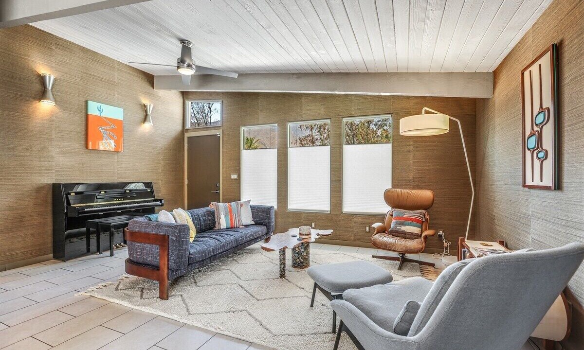 Photo of Livingroom in Racquet Club Estates