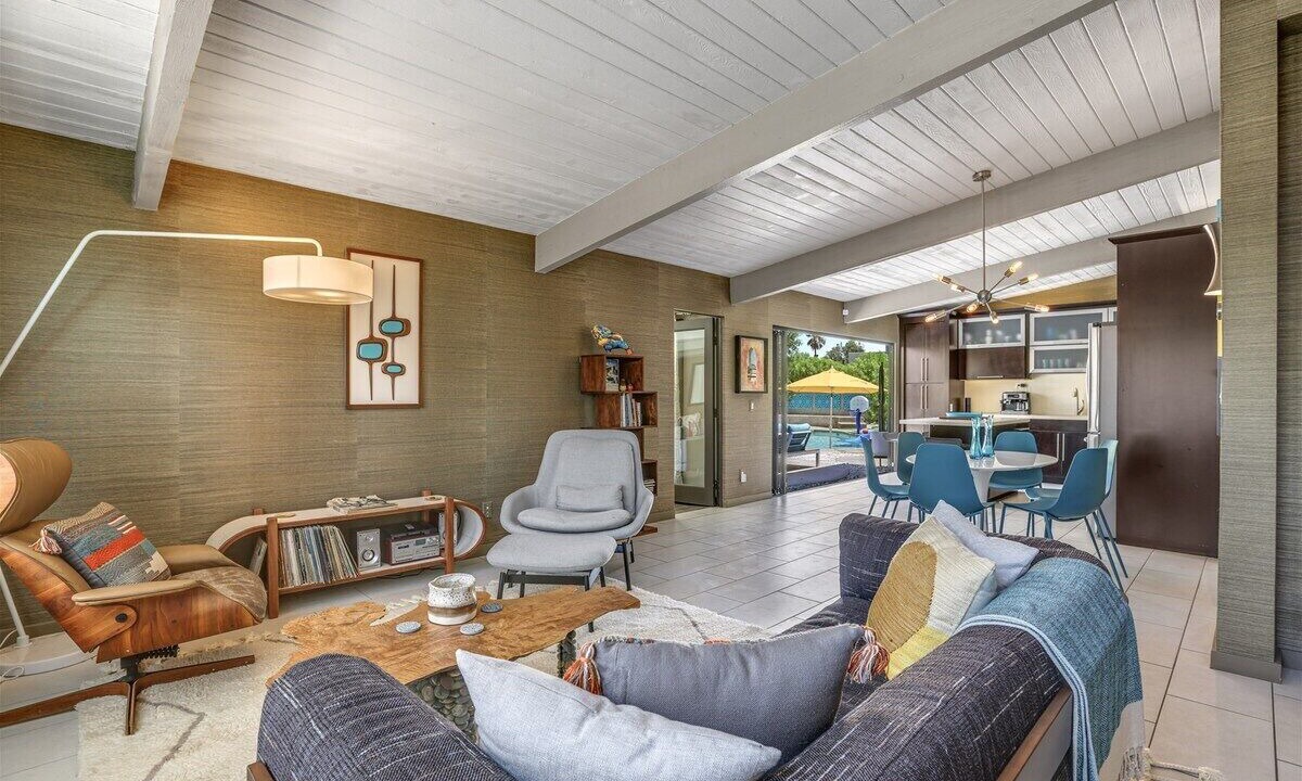 Photo of Livingroom in Racquet Club Estates