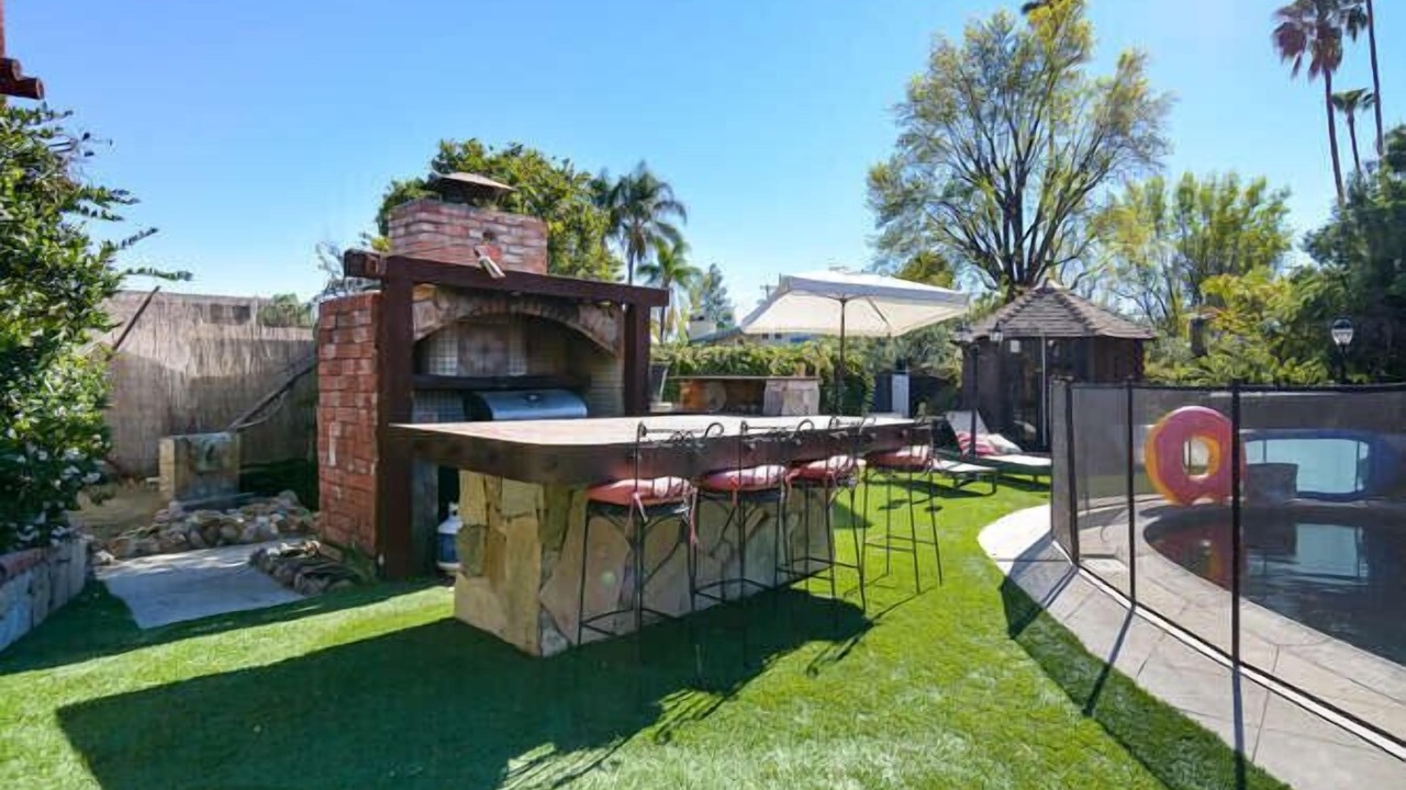 Photo of Outdoor in Woodland Hills