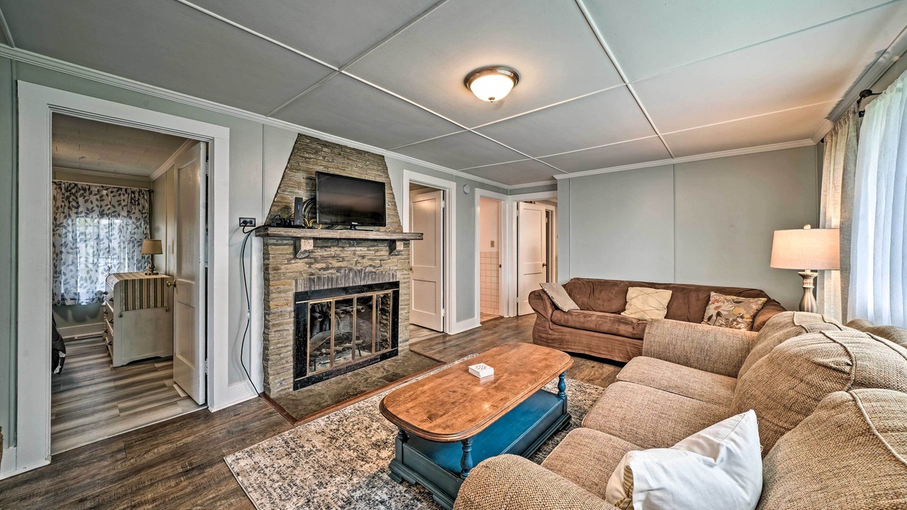 Photo of Livingroom in Edinboro