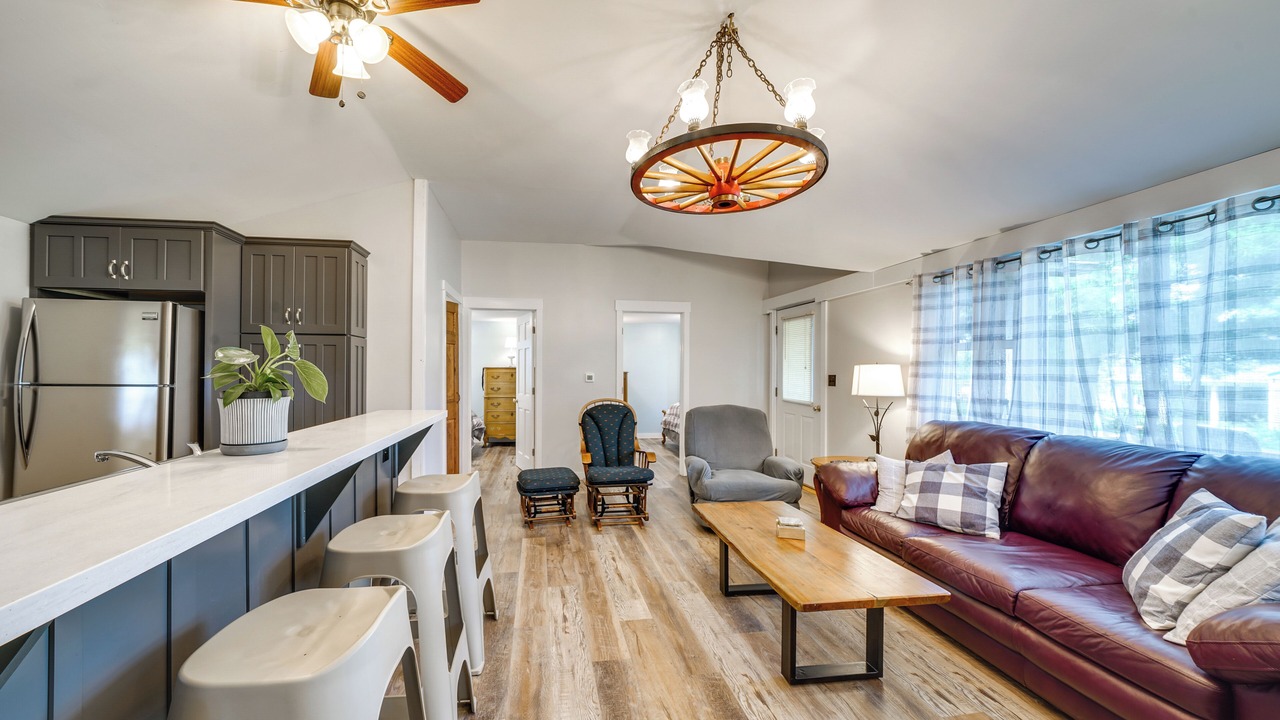 Photo of Livingroom in Edinboro