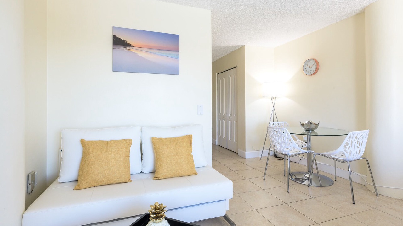 Photo of Livingroom in North Bay Village