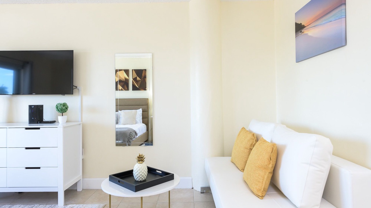 Photo of Livingroom in North Bay Village