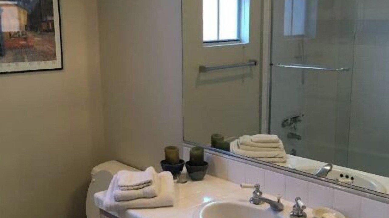Photo of Bathroom in Mar Vista
