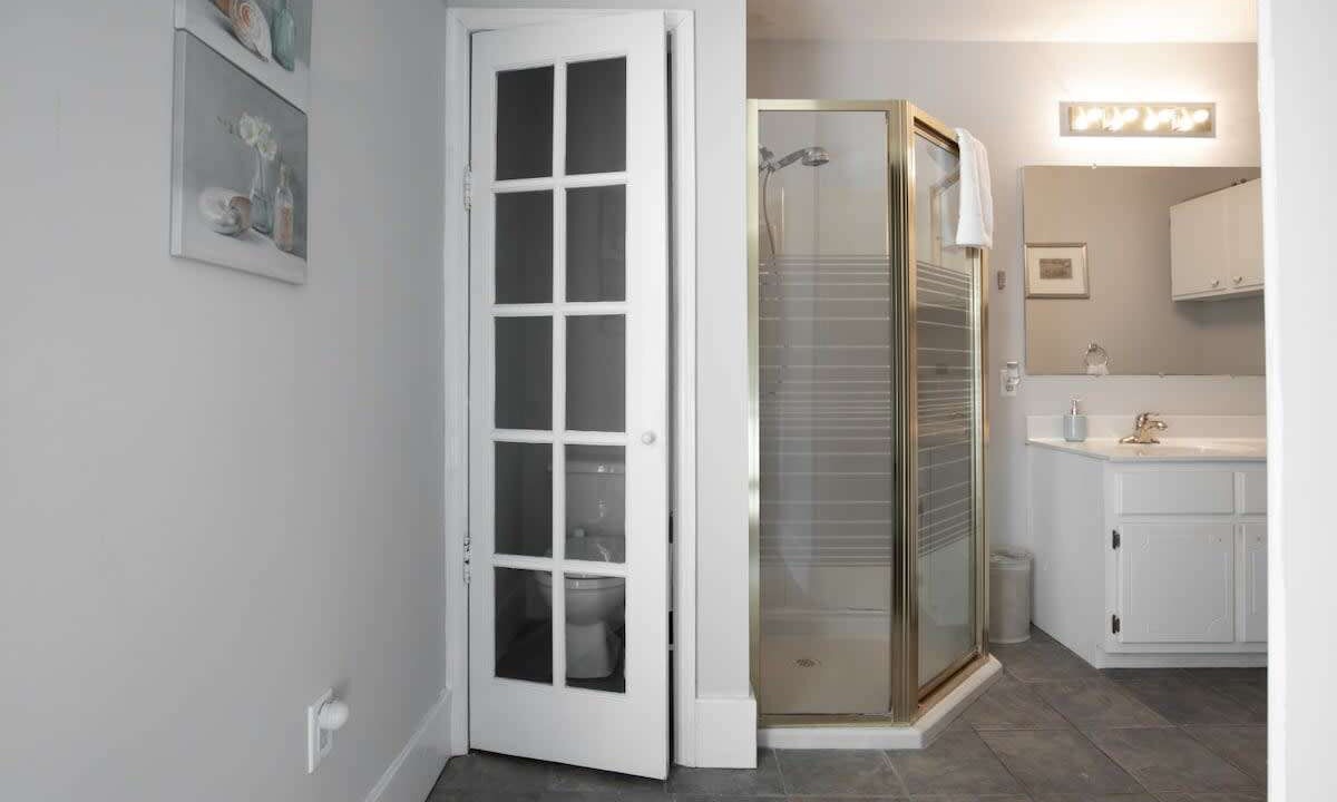 Photo of Bathroom in Redmont Park