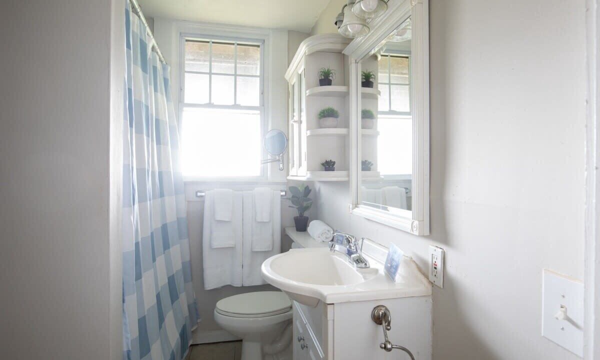 Photo of Bathroom in Redmont Park