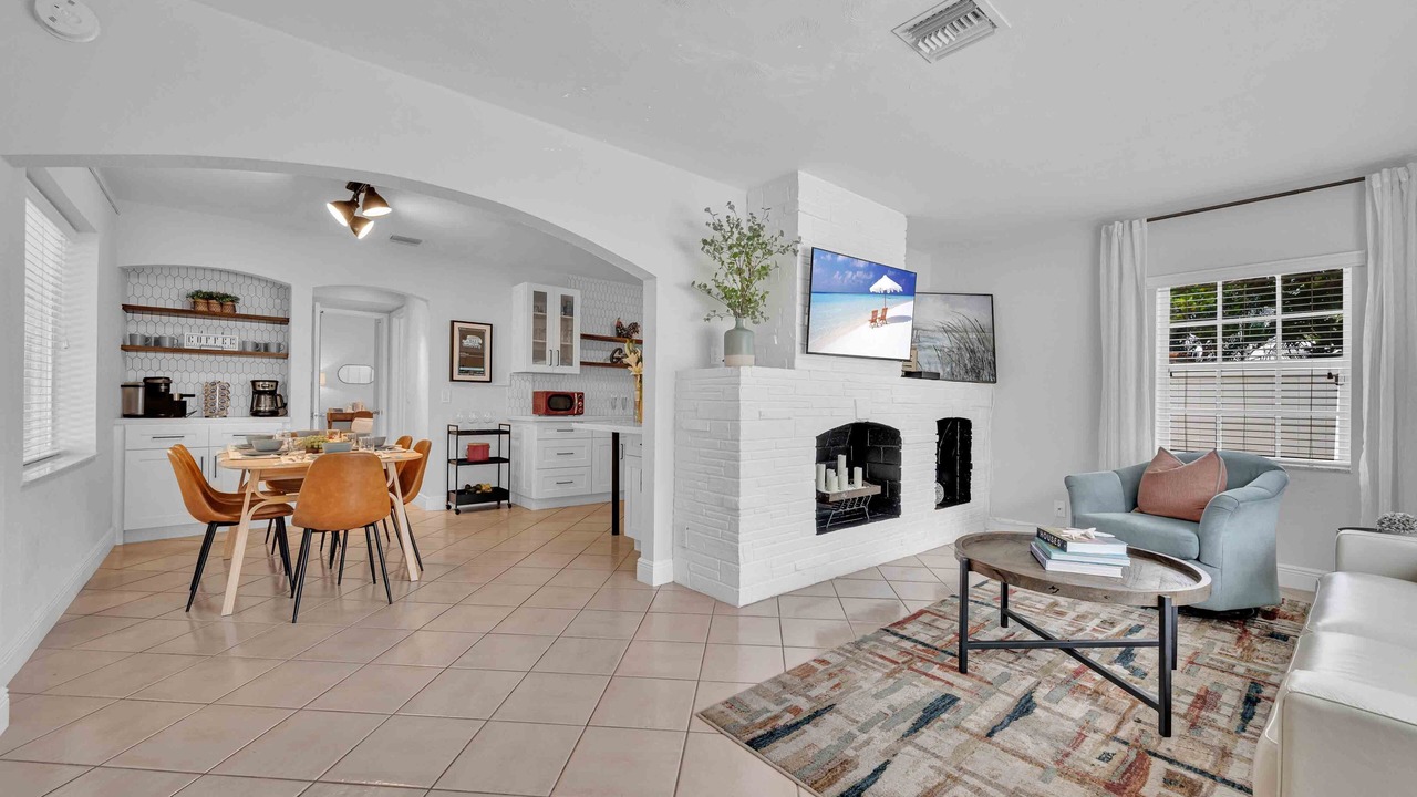 Photo of Livingroom in Lauderdale Beach