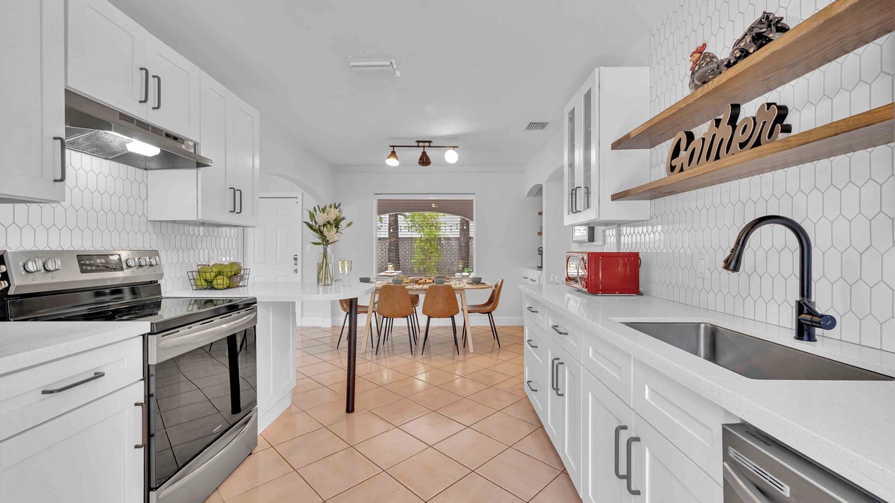 Photo of Kitchen in Lauderdale Beach
