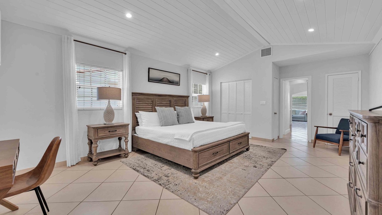 Photo of Bedroom in Lauderdale Beach