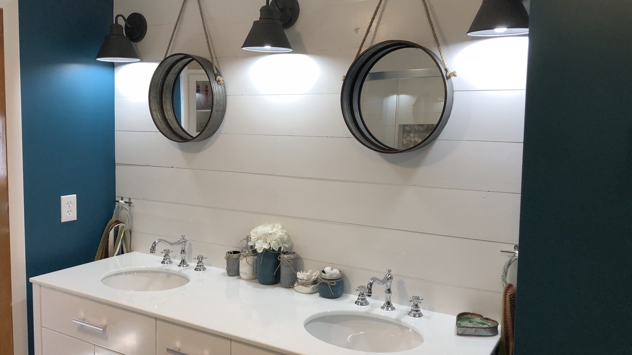 Photo of Bathroom in Scottsburg