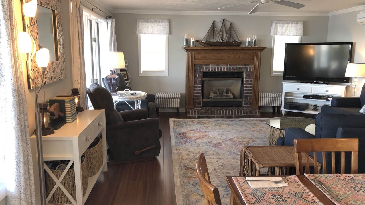 Photo of Livingroom in Scottsburg