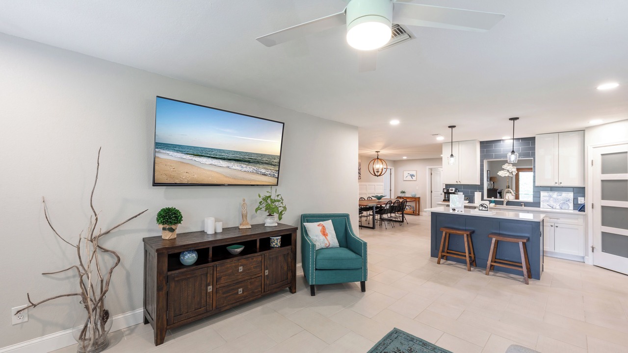 Photo of Livingroom in Willoughby Acres