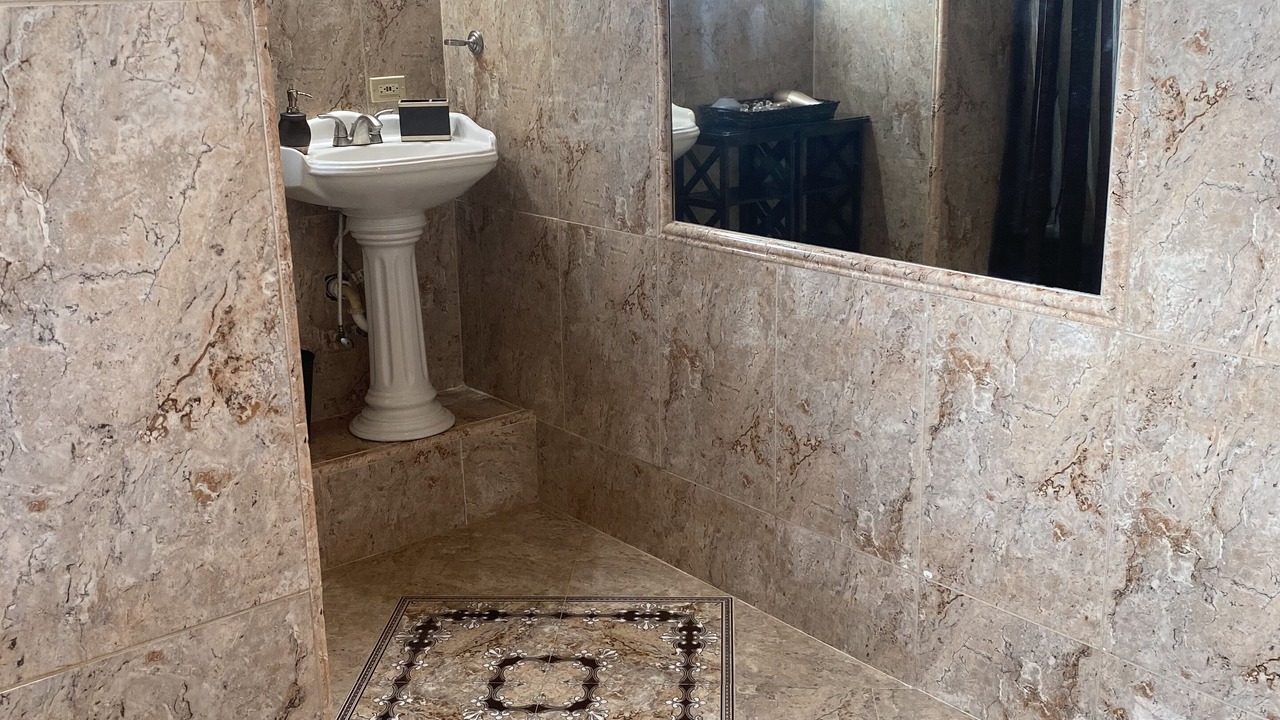 Photo of Bathroom in Caret Bay
