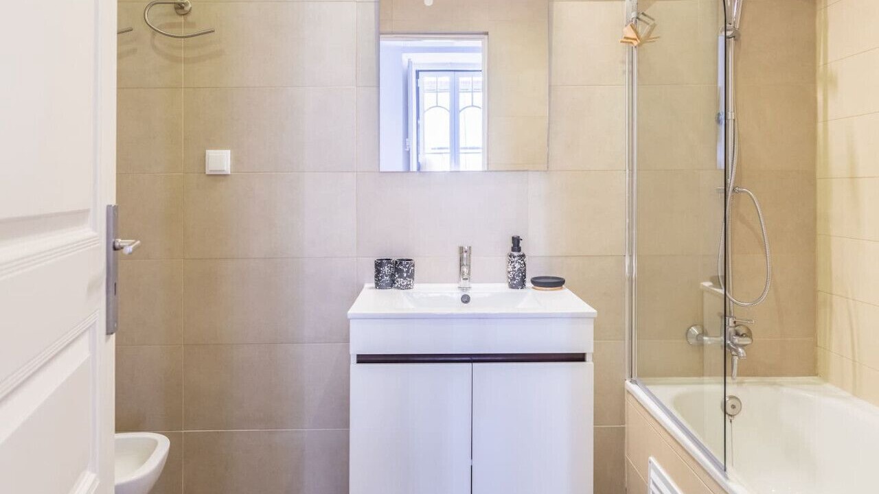 Photo of Bathroom in Cacilhas
