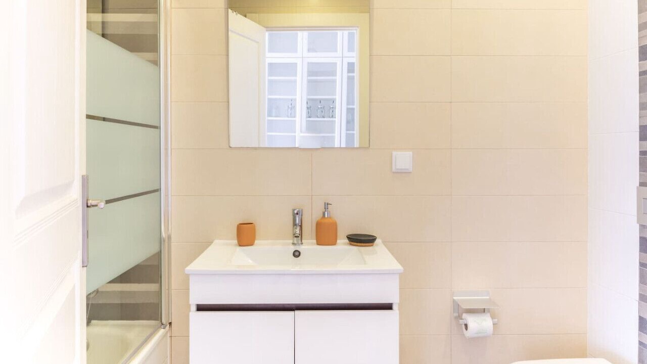 Photo of Bathroom in Cacilhas