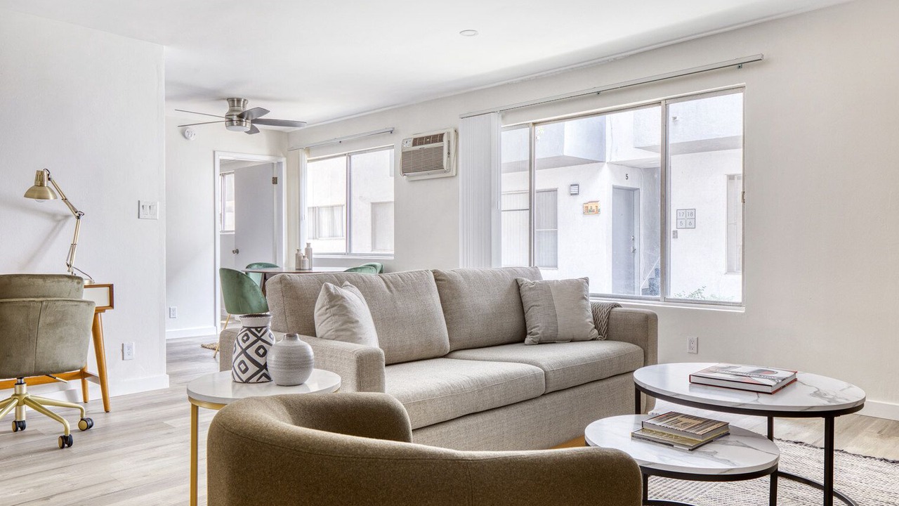 Photo of Livingroom in Valley Village
